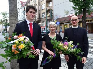 Na zdjęciu Ks. Tomasz Puchalski (Reformowany Kościół Katolicki w Polsce, Grupa Stonewall), Agnieszka Kocznur (Grupa Stonewall) oraz Piotr Moszczeński (Grupa Stonewall)